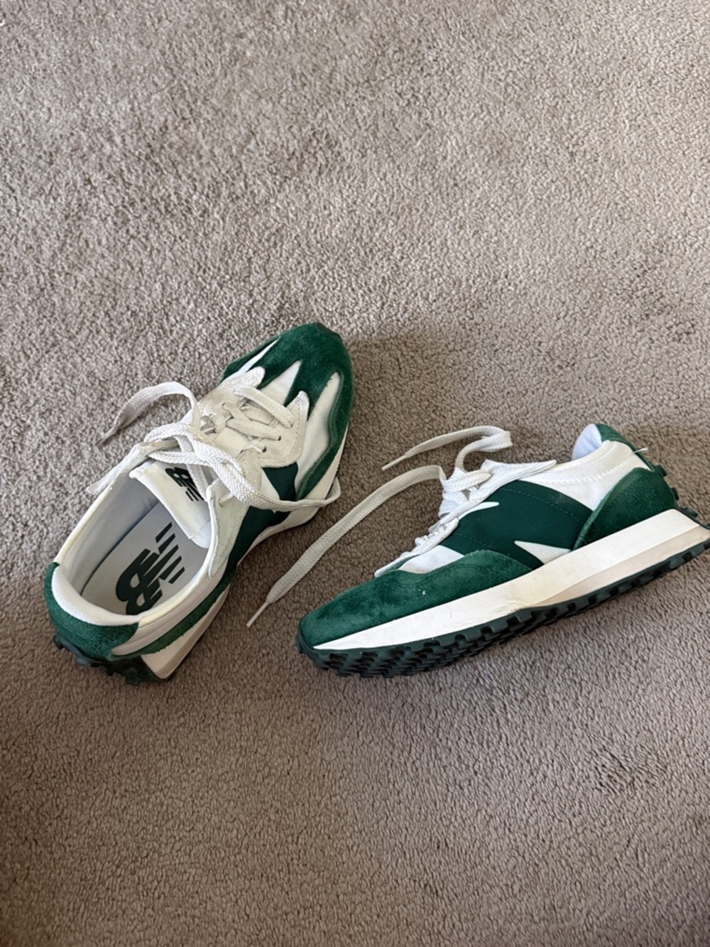 New Balance Women's Green & White Suede Accent Runners 327- Size 8.5 Women - Picture 2 of 4